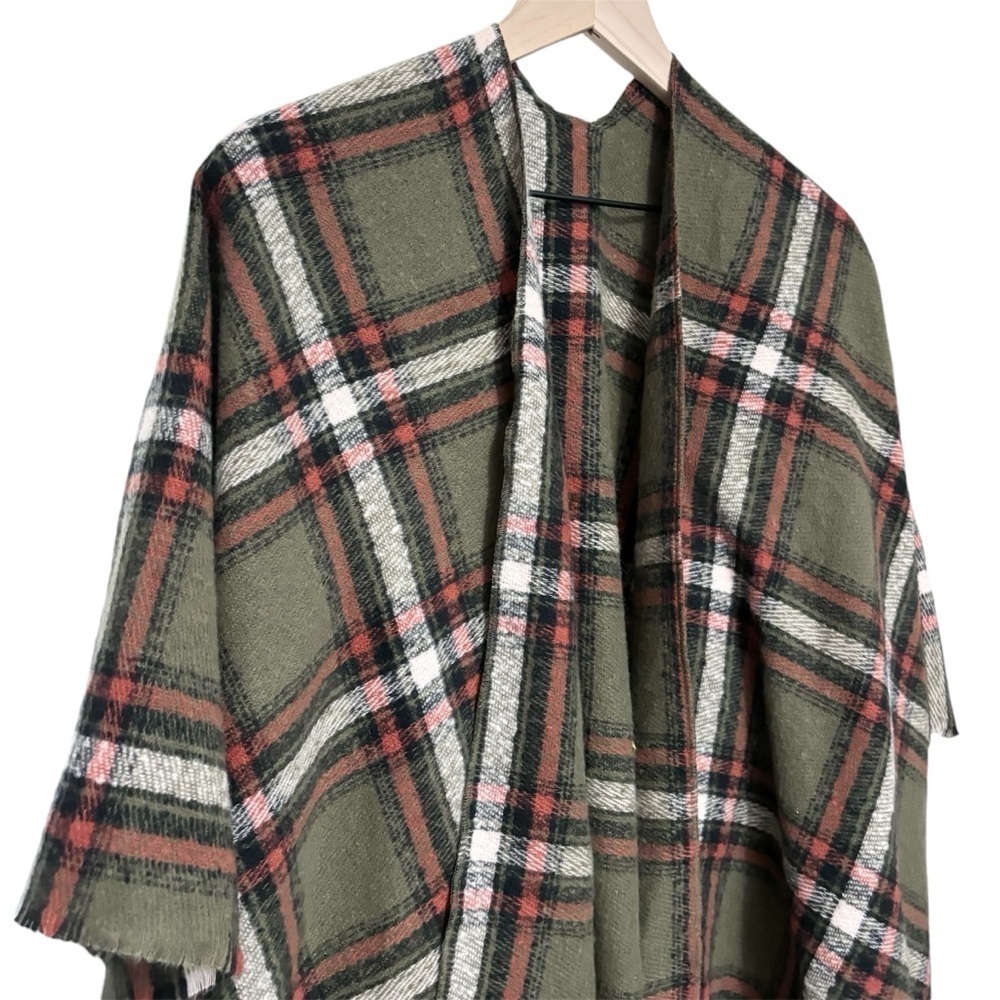 Women's Old Navy green plaid poncho blanket shawl one size - Picture 2 of 8
